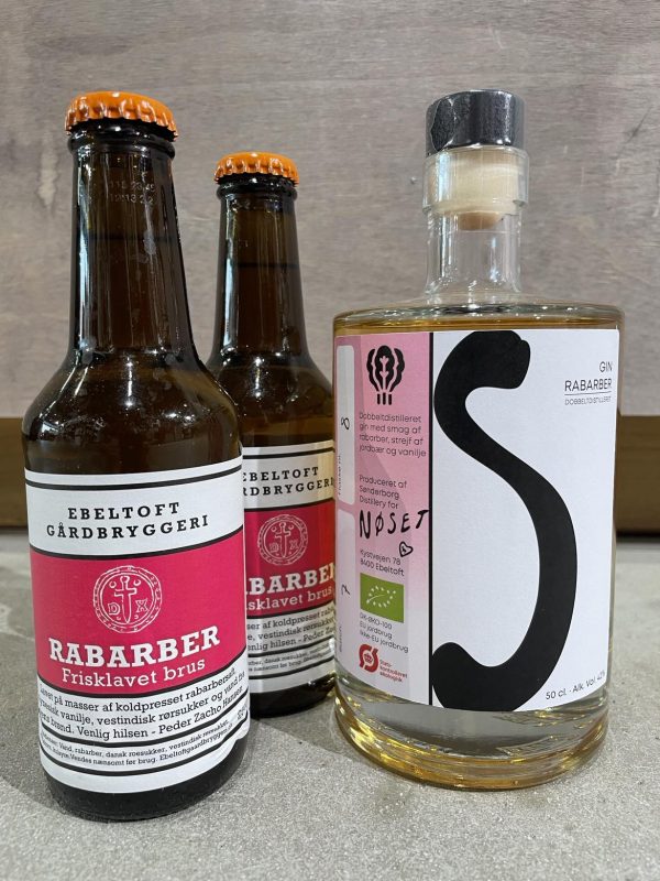 Nøset Rabarber Gin + 2. flasker Rabarber sodavand fra Ebeltoft Gårdbryggeri